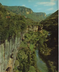 En parcourant les gorges de la Jonte (Lozère)
