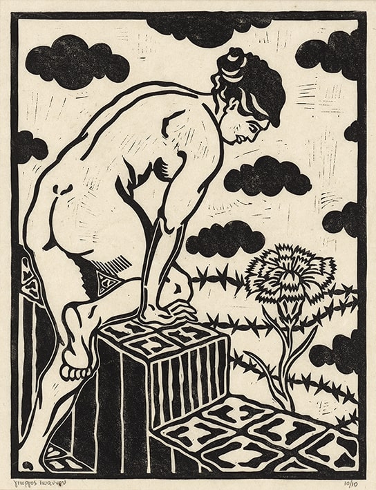 Nude with cloves