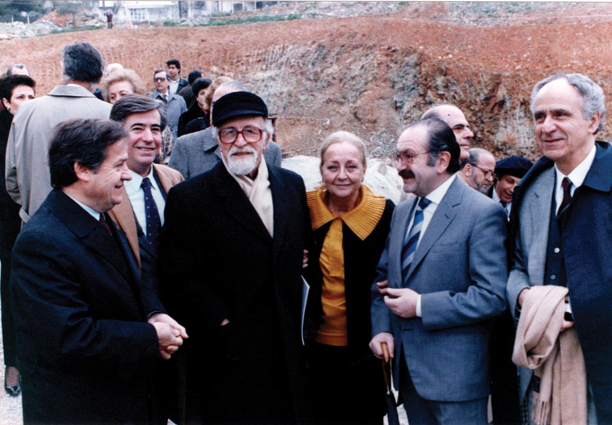 Αναμνηστική φωτογραφία από την Τελετή Θεμελίωσης του Τελλογλείου Ιδρύματος Τεχνών