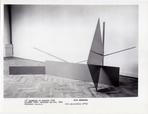 Αναπαραγωγή έργου του A. Caro “Altalena gialla”