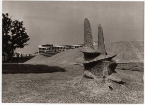 Αναπαραγωγή έργου του Φιλόλαου Τλούπα σε υπαίθριο χώρο