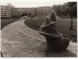 Αναπαραγωγή έργου του Φιλόλαου Τλούπα σε υπαίθριο χώρο