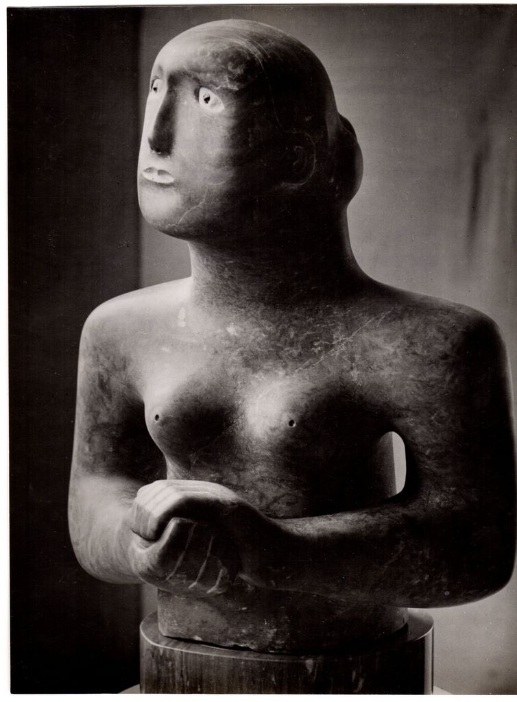Αναπαραγωγή έργου “Girl with glasped hands”