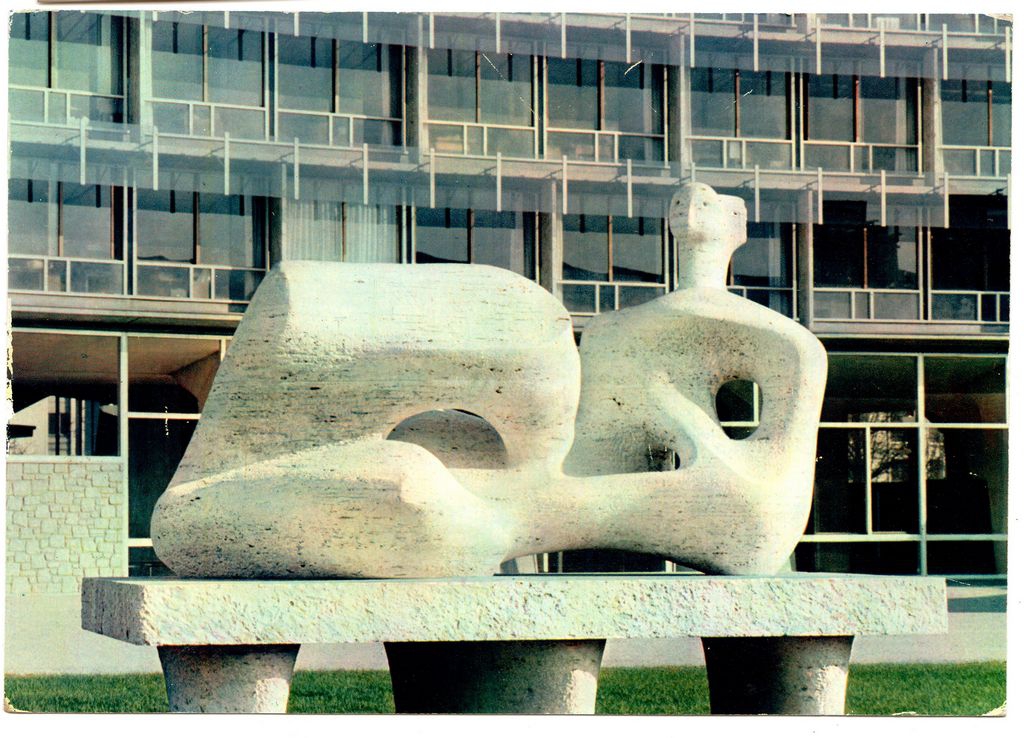 Αναπαραγωγή έργου “Reclining Figure/Silhouette au repos”
