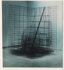 Αναπαραγωγή έργου “Πλέγμα : Καθιστή φιγούρα με διαγώνιες”