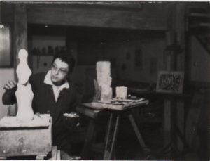 Η Ιωάννα Σπητέρη στο εργαστήριὀ της