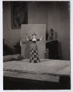 Αναπαραγωγή έργου της Ι. Σπητέρη «Θεά όφεων»