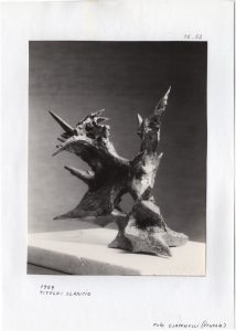 Αναπαραγωγή έργου της Ι. Βεροπούλου Σπητέρη «Slancio» / «Scultura No 3»