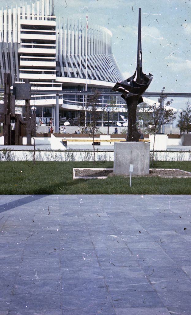 Αναπαραγωγή του έργου της Ι. Βεροπούλου-Σπητέρη “Σινιάλο ΙΙ” (“Signal II”)