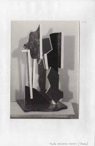 Αναπαραγωγή έργου Ι. Βεροπούλου-Σπητέρη “Δύο φόρμες, ζευγάρι?” (“Deux Formes, Couple?”)