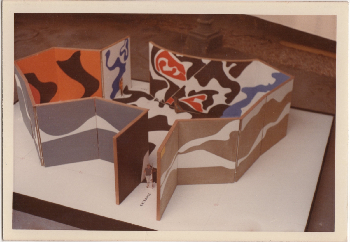 Αναπαραγωγή έργου “Maquette for an environment”