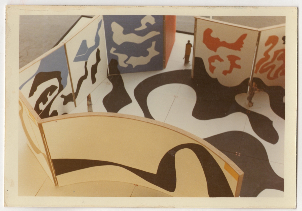 Αναπαραγωγή έργου “Maquette for an environment”